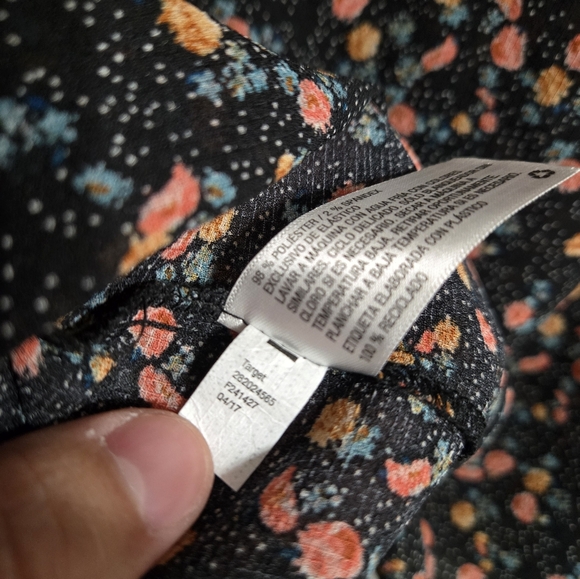 FINAL SALE! $6 Xhilaration Floral Sleevess Blouse Size Large - Picture 11 of 13